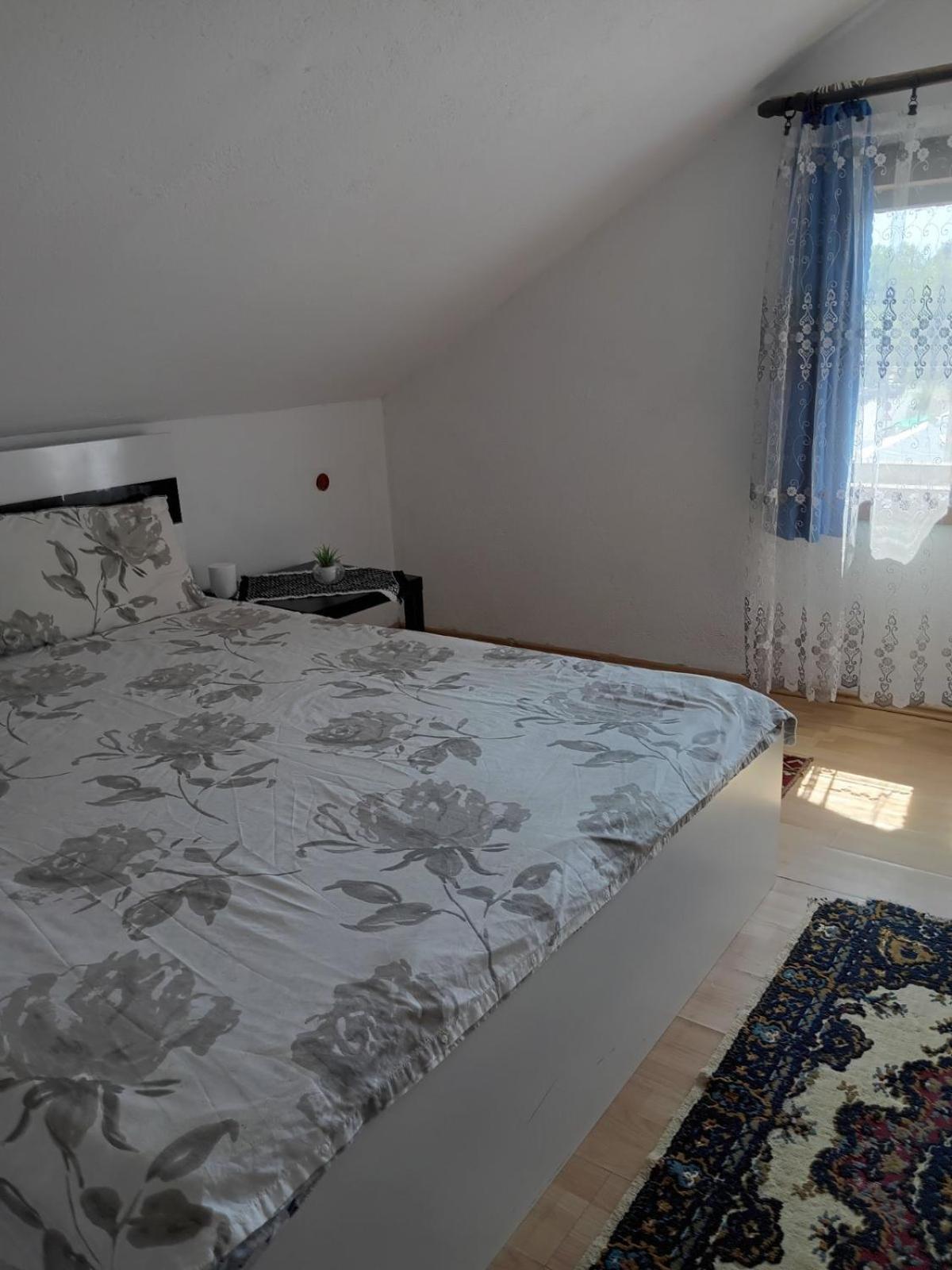 Guesthouse Sobi-Rooms Gradsko 外观 照片